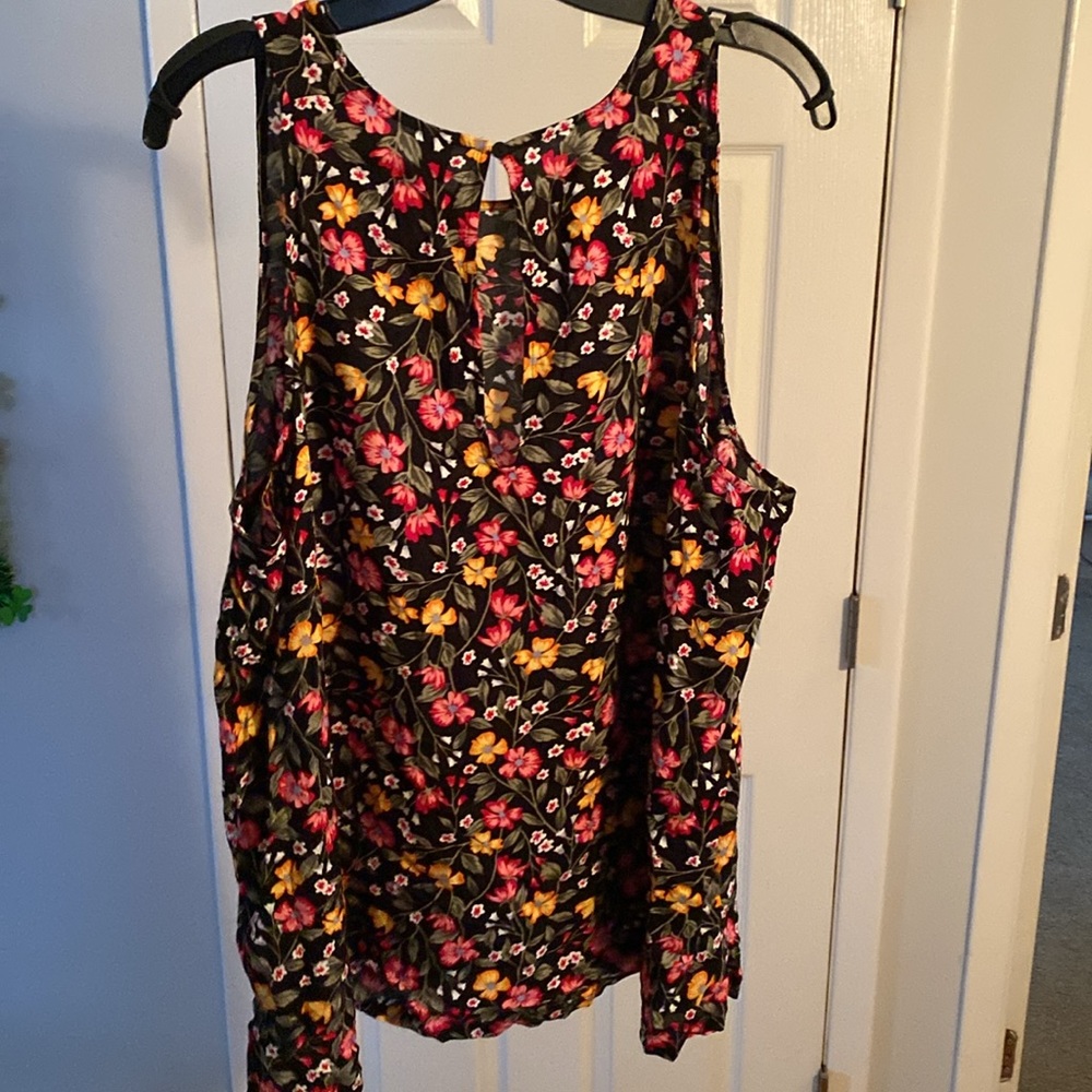 Old Navy Floral Sleeveless Blouse - Picture 3 of 5